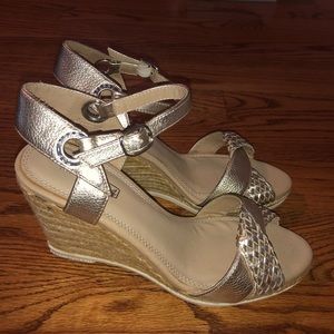 NWT Sperry size 7 metallic gold wedge sandal
